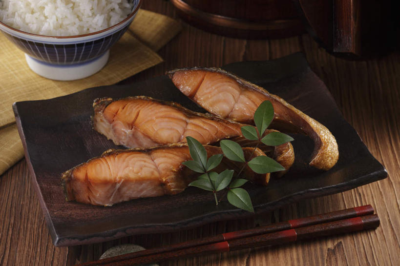 米饭,无人,餐厅,横图,俯视,室内,特写,白天,烹饪,餐桌,筷子,桌子,餐具,碟子,盘,肉,鱼肉,日本料理,料理,食品,饭,筷枕,金枪鱼,菜肴,美食,肉类,食物,腌制,盘子,餐巾,碟,碗,日式料理,日式,佳肴,餐台,五谷,肉食,咸鱼,彩图,高角度拍摄,餐馆,饭店,饭馆