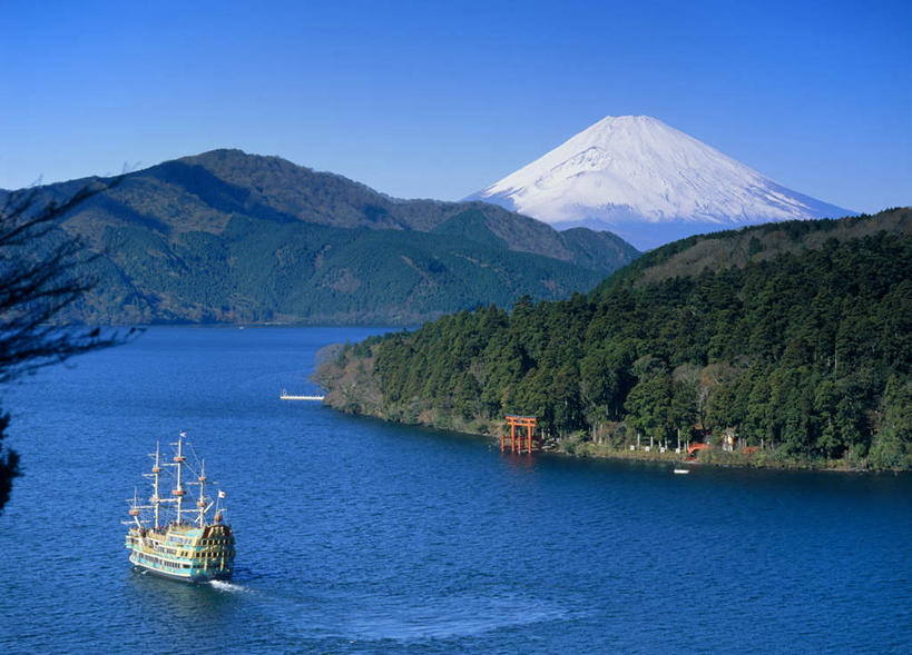 无人,横图,俯视,室外,白天,旅游,度假,湖,湖泊,火山,美景,水,雪,大雪,轮船,船,富士山,静冈县,神奈川,日本,亚洲,阴影,光线,影子,湖面,积雪,景观,水流,水面,雪景,冬天,神奈川县,娱乐,蓝色,蓝天,天空,阳光,自然,湖水,天,行驶,享受,休闲,景色,放松,自然风光,东亚,本州,关东地方,本州岛,日本国,中部地方,静冈,山梨,山梨县,芦之湖,活火山,死火山,休眠火山,彩图,高角度拍摄