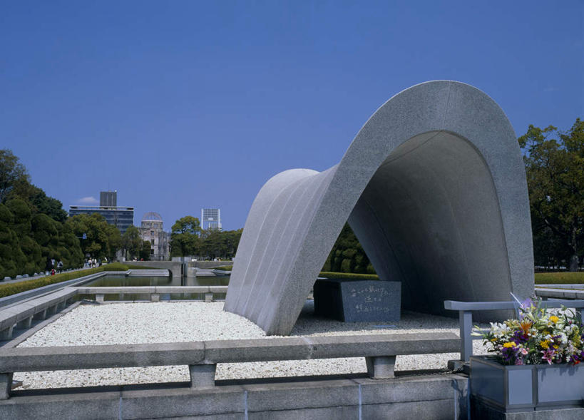 无人,栏杆,横图,室外,白天,正面,旅游,度假,树林,植物,标志建筑,地标,建筑,广岛县,日本,亚洲,许多,阴影,盛开,光线,影子,建筑群,围栏,花蕾,娱乐,建设,护栏,花,花瓣,花朵,鲜花,树,树木,蓝色,绿色,蓝天,天空,阳光,自然,天,花苞,花蕊,享受,休闲,放松,生长,成长,东亚,本州,本州岛,日本国,广岛和平纪念公园,広岛,中国地方,彩图