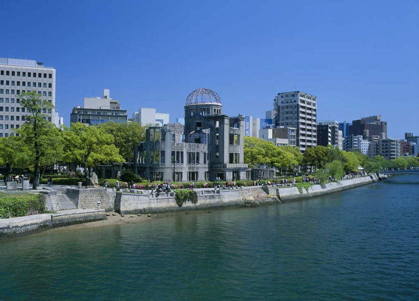 无人,高楼大厦,横图,室外,白天,正面,旅游,度假,河流,水,植物,大厦,建筑,摩天大楼,广岛县,日本,亚洲,许多,阴影,光线,影子,河岸,河水,水流,娱乐,树,树木,蓝色,绿色,蓝天,天空,阳光,自然,天,享受,休闲,放松,生长,成长,东亚,本州,本州岛,日本国,广岛和平纪念公园,広岛,彩图,大楼,高层建筑,高楼,摩天楼