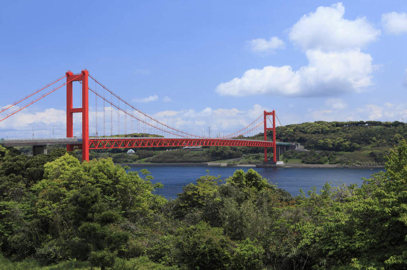 无人,横图,室外,白天,正面,旅游,度假,河流,山,树林,水,植物,大桥,立交桥,桥梁,长崎,日本,亚洲,河水,山峰,水流,云,云朵,高架,斜拉桥,桥,山峦,云彩,娱乐,树,树木,红色,蓝色,绿色,白云,蓝天,天空,自然,天,享受,休闲,放松,生长,成长,东亚,日本国,长崎县,九州本岛,九州,九州岛,九州地方,平户大桥,彩图