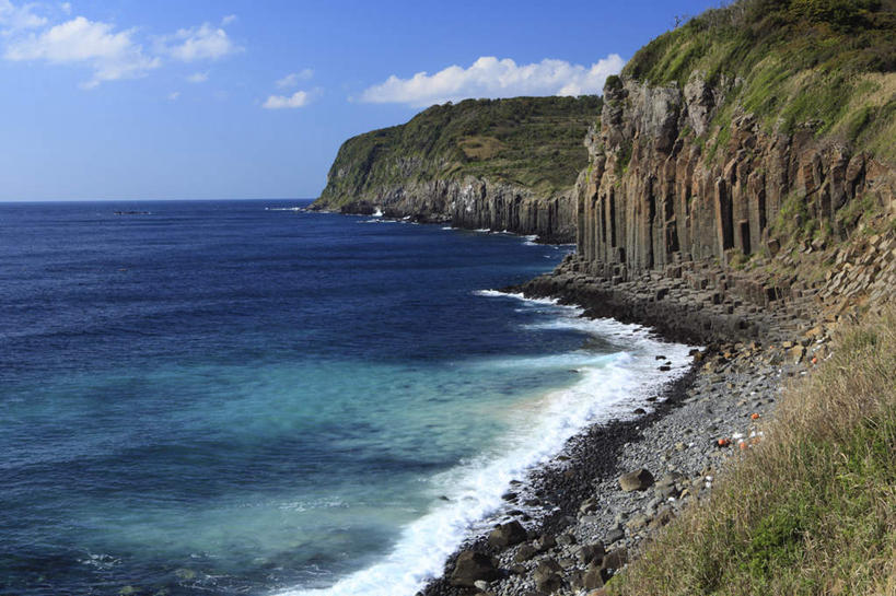 无人,横图,室外,白天,正面,旅游,度假,草地,草坪,海浪,海洋,礁石,沙滩,山,植物,长崎,日本,亚洲,沙子,海岸,浪花,山峰,悬崖,云,云朵,沙地,山峦,云彩,娱乐,草,蓝色,绿色,白云,蓝天,天空,海水,天,享受,休闲,石壁,放松,海景,东亚,日本国,长崎县,九州本岛,九州,九州岛,九州地方,大海,风浪,海,海水的波动,海滩,近岸浪,涌浪,彩图