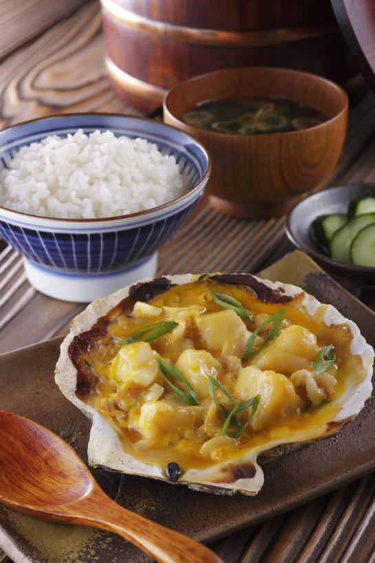 米饭,无人,餐厅,竖图,俯视,室内,特写,白天,烹饪,餐桌,桌子,黄瓜,蔬菜,餐具,切开,切片,新鲜,贝类,勺子,葱,青葱,干贝,肉,日本料理,料理,食品,饭,半个,扇贝,菜肴,美食,肉类,食物,调羹,汤匙,碗,日式料理,切,一半,日式,佳肴,有机食品,绿色食品,餐台,剖面,肉食,切面,进餐用具,烹调用具,青瓜,胡瓜,彩图,高角度拍摄,餐馆,饭店,饭馆