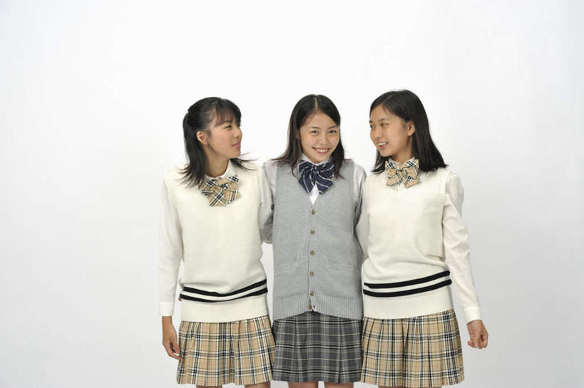 东方人,头发,三个人,学生,站,抱,笑,微笑,露齿笑,横图,室内,白天,白色背景,正面,制服,亚洲,并排,扭头,黄种人,长袖,黑色,蝴蝶结,站着,校服,短裙,摄影,影棚,抱着,搂着,年轻女性,女人,女性,亚洲人,搂,站立,半身,彩图,影棚拍摄,拍摄