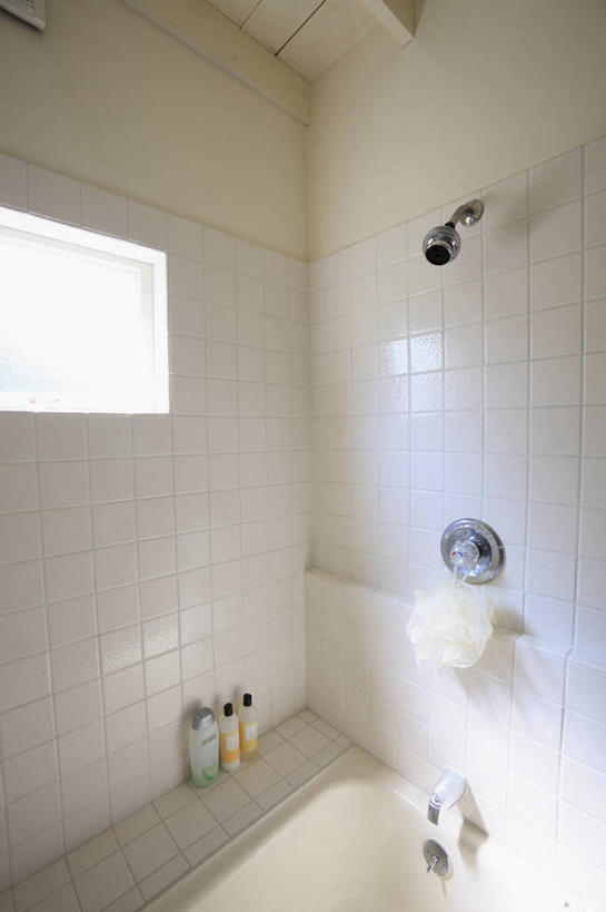 无人,家,竖图,室内,白天,正面,建材,别墅,家具,卫生间,洗手间,浴室,装修,建筑,欧式,阴影,装饰,反射,材料,瓷砖,影子,房屋,墙,屋子,公寓,豪华,建设,现代,装潢,洋房,楼房,墙砖,墙壁,墙面,住宅,花洒,莲蓬头,室内装潢,浴缸,建造,样板房,明亮,舒适,家居装潢,房屋设计,地中海风格,古典风格,简约风格,卫浴设备,室内设计,宽敞,喷雾头,样板房装潢,水管装置,设计,厕所,淋浴房,彩图,冲凉房,房子,沐浴间,沐浴室,墙面砖