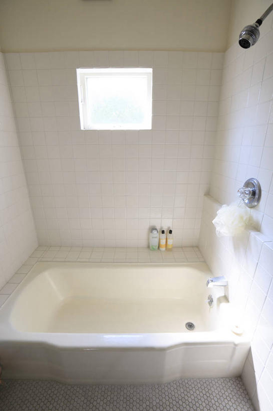 无人,家,竖图,俯视,室内,白天,建材,别墅,家具,卫生间,洗手间,浴室,装修,建筑,欧式,阴影,装饰,反射,材料,瓷砖,影子,房屋,墙,屋子,公寓,豪华,建设,现代,装潢,洋房,楼房,墙砖,墙壁,墙面,住宅,花洒,莲蓬头,室内装潢,浴缸,建造,样板房,明亮,舒适,家居装潢,房屋设计,地中海风格,古典风格,简约风格,卫浴设备,室内设计,宽敞,喷雾头,样板房装潢,水管装置,设计,厕所,淋浴房,彩图,高角度拍摄,冲凉房,房子,沐浴间,沐浴室,墙面砖