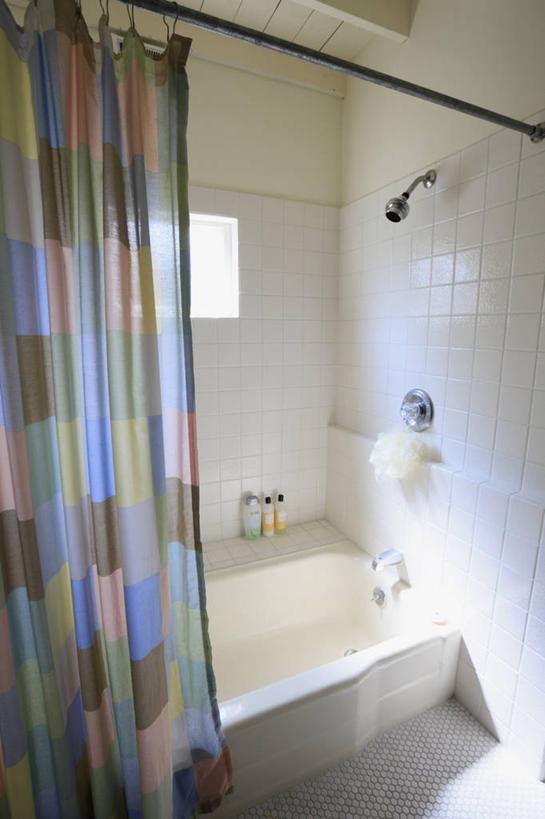 无人,家,竖图,室内,白天,正面,建材,别墅,家具,卫生间,洗手间,浴室,装修,建筑,欧式,阴影,装饰,反射,材料,瓷砖,影子,房屋,墙,屋子,公寓,豪华,建设,现代,装潢,洋房,楼房,墙砖,墙壁,墙面,住宅,花洒,莲蓬头,帘子,室内装潢,浴缸,遮,遮掩,建造,样板房,明亮,舒适,家居装潢,遮挡,房屋设计,地中海风格,古典风格,简约风格,卫浴设备,室内设计,宽敞,遮盖,喷雾头,浴帘,样板房装潢,水管装置,设计,厕所,淋浴房,彩图,冲凉房,房子,沐浴间,沐浴室,墙面砖