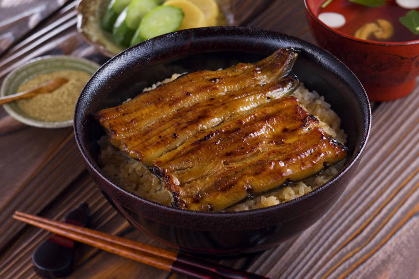 米饭,鳗鱼,无人,横图,俯视,室内,特写,白天,烹饪,筷子,桌面,桌子,鳗鲡,柠檬,黄瓜,蔬菜,餐具,水果,五个,一双,许多,阴影,新鲜,反射,木制,碟子,盘,影子,陶瓷,烤鱼,肉,生食,鱼肉,日本料理,味增汤,料理,食品,果实,筷架,陶瓷制品,饭,筷枕,文化,蔬果,传统,菜肴,美食,肉类,食物,盘子,木制品,容器,碟,碗,日式料理,日式,佳肴,有机食品,绿色食品,储藏,礼节,筷子架,康吉鳗,五谷,储存,礼仪,肉食,河鳗,白鳗,青鳝,风馒,进餐用具,白鳝,益母果,柠果,青瓜,胡瓜,彩图,高角度拍摄,贮存