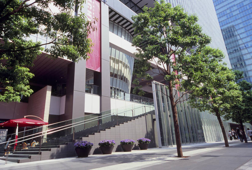 无人,高楼大厦,栏杆,横图,室外,白天,仰视,度假,美景,植物,楼梯,城市风光,城市,大厦,道路,建筑,路,摩天大楼,公路,东京,日本,亚洲,阴影,光线,扶手,伞,影子,雨伞,遮阳伞,阶梯,景观,交通,娱乐,阳伞,建设,护栏,台阶,树,树木,蓝色,绿色,蓝天,天空,阳光,自然,天,享受,休闲,景色,放松,千代田区,生长,晴朗,成长,太阳伞,秋叶原,东亚,本州,万里无云,关东地方,本州岛,日本国,东京都,晴空,晴空万里,马路,彩图,低角度拍摄,大楼,高层建筑,高楼,摩天楼