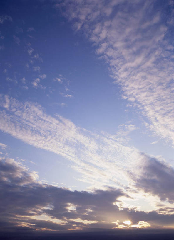 无人,竖图,室外,特写,白天,仰视,日出,美景,太阳,阴影,光线,影子,景观,云,云朵,朝霞,晨曦,黎明,云彩,蓝色,白云,蓝天,天空,阳光,自然,天,景色,晴朗,自然风光,朝阳,晴空,彩图,低角度拍摄,卯时,破晓,日始