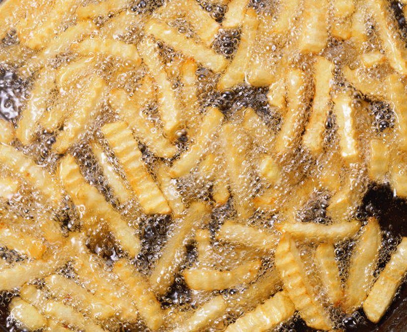 无人,横图,俯视,室内,特写,白天,烹饪,西餐,一堆,许多,阴影,堆叠,堆积,反射,影子,食用油,油,料理,食品,薯条,菜肴,美食,食物,快餐,西式,佳肴,堆,西式快餐,垃圾食品,彩图,高角度拍摄