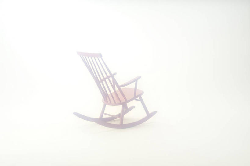 无人,横图,室内,特写,白天,白色背景,正面,静物,椅子,一把,阴影,朦胧,模糊,反射,木制,影子,摇椅,红色,木制品,摄影,影棚,彩图,影棚拍摄,拍摄