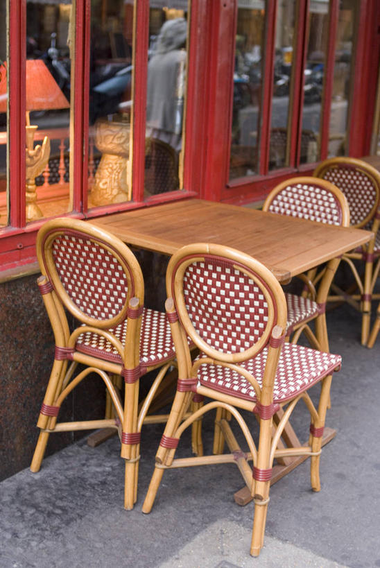 无人,交叉,竖图,室外,白天,正面,度假,美景,餐桌,窗户,桌子,城市风光,城市,椅子,法国,巴黎,欧洲,阴影,编织,光线,影子,藤椅,景观,首都,娱乐,玻璃窗,阳光,享受,休闲,景色,放松,餐台,交织,咖啡店,咖啡屋,法兰西共和国,法兰西第五共和国,穿插,彩图,咖啡馆