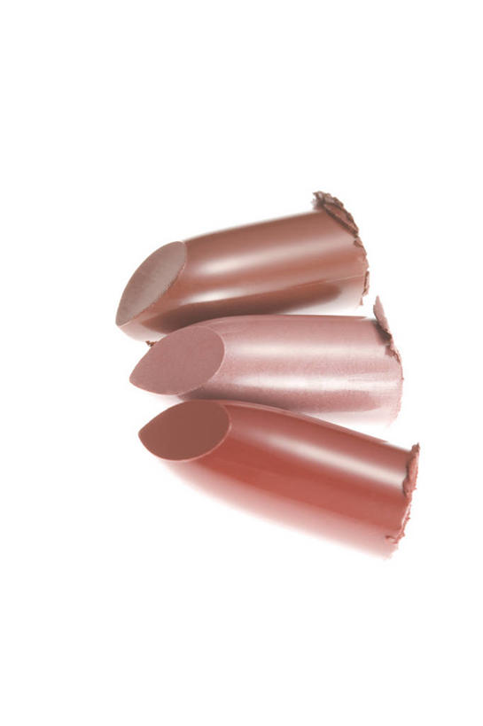 无人,竖图,俯视,室内,特写,白天,白色背景,静物,褐色,唇膏,化妆品,口红,摄影,影棚,三支,化妆用品,唇棒,彩图,高角度拍摄,影棚拍摄,拍摄