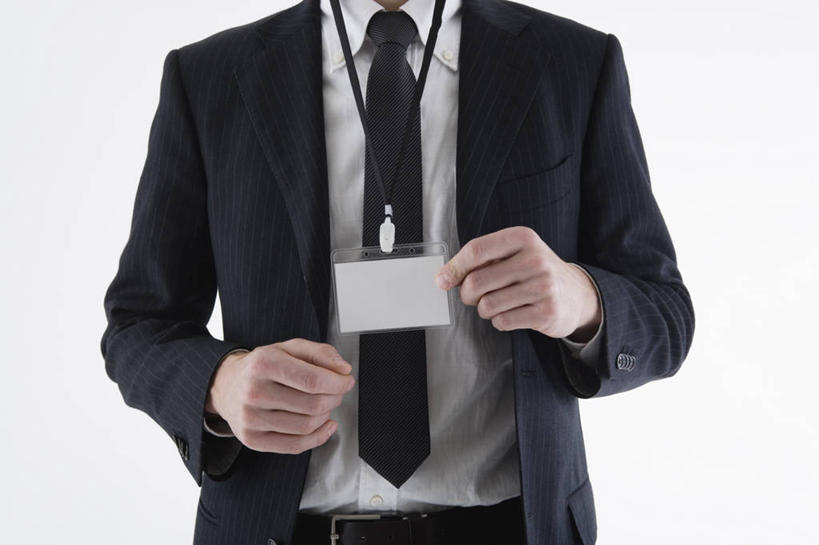 东方人,手,一个人,商务人士,商务男性,站,横图,室内,特写,白天,白色背景,正面,衬衫,亚洲,双手,仅一个男性,仅一个人,仅一个中年男性,套装,化学,领带,黄种人,标识,吊牌,刺激,胸牌,站着,手部,摄影,影棚,腐蚀,气体,徽章,象征,庄重,商务装,身份,工薪阶层,胸章,胸卡,正式,地位,编号牌,雕刻牌,工号牌,胸号牌,胸徽,员工牌,无色,男人,男性,中年男性,亚洲人,白领,上班族,站立,半身,彩图,影棚拍摄,衬衣,拍摄,氨,氨气