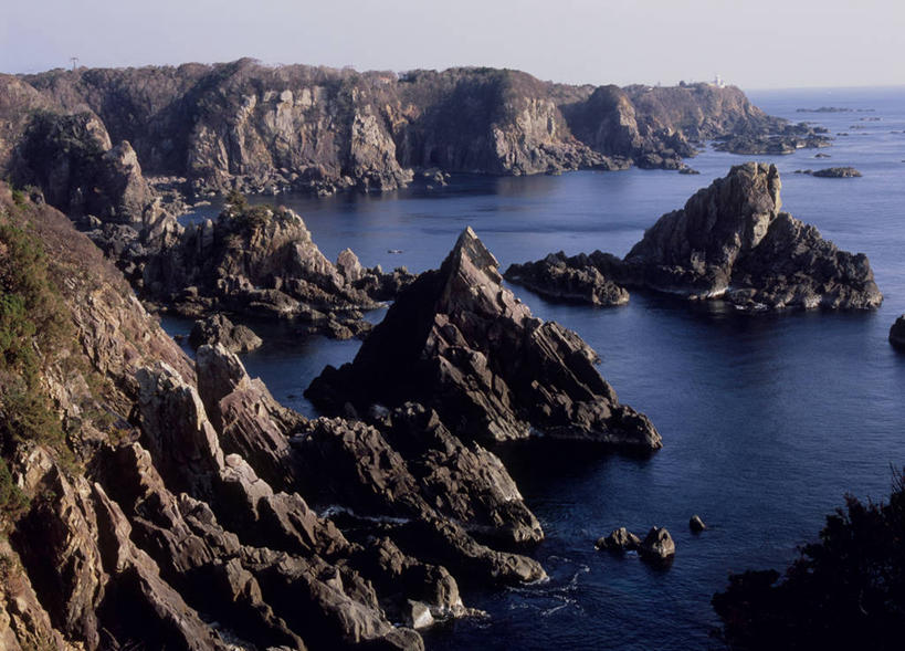 无人,横图,俯视,室外,白天,旅游,度假,草地,草坪,海浪,海洋,石头,美景,植物,日本,亚洲,阴影,光线,石子,影子,景观,浪花,悬崖,娱乐,草,蓝色,绿色,蓝天,天空,阳光,自然,海水,天,享受,休闲,景色,放松,晴朗,自然风光,海景,东亚,本州,万里无云,本州岛,日本国,近畿地方,近畿,和歌山,和歌山县,绝壁,串本町,大海,风浪,海,海水的波动,近岸浪,石块,岩石,涌浪,晴空,晴空万里,彩图,高角度拍摄,东牟娄郡