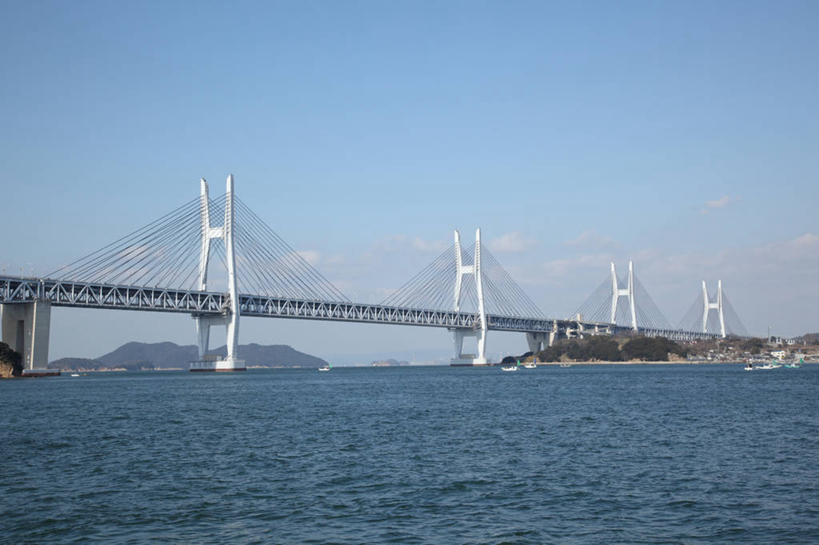 无人,横图,室外,白天,仰视,旅游,度假,海浪,海洋,标志建筑,大桥,地标,建筑,立交桥,桥梁,日本,亚洲,阴影,光线,影子,浪花,高架,斜拉桥,桥,娱乐,建设,蓝色,蓝天,天空,阳光,海水,天,享受,休闲,旅游胜地,放松,晴朗,海景,东亚,万里无云,日本国,濑户大桥,四国地方,四国,四国岛,香川,香川县,大海,风浪,海,海水的波动,近岸浪,涌浪,晴空,晴空万里,彩图,低角度拍摄,坂出市