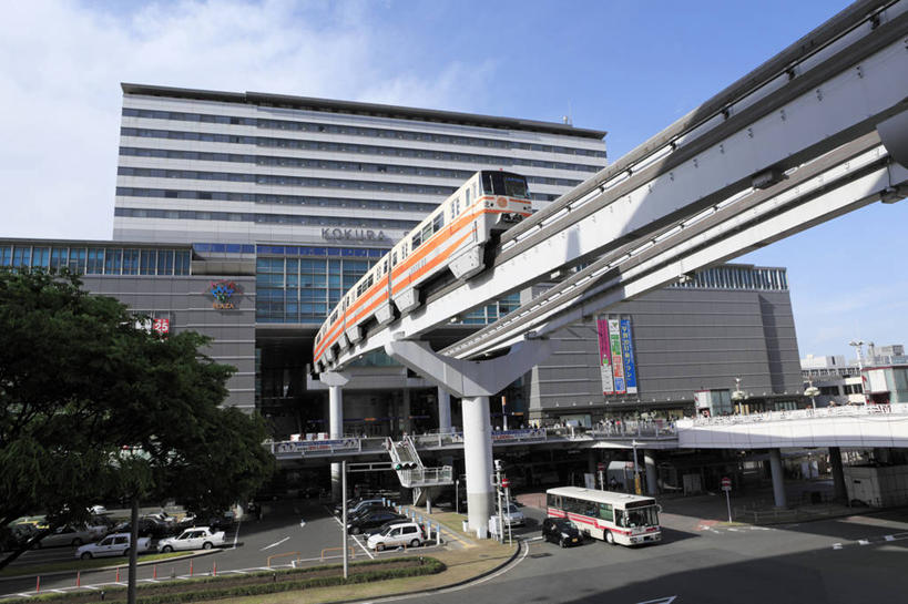 无人,高楼大厦,横图,室外,白天,仰视,度假,草地,草坪,美景,植物,城市风光,城市,大厦,道路,建筑,路,摩天大楼,公路,公共汽车,车站,福冈县,日本,亚洲,阴影,光线,影子,景观,云,云朵,巴士,站台,公交车,交通,云彩,娱乐,建设,月台,车,草,树,树木,蓝色,绿色,白云,蓝天,天空,阳光,自然,交通工具,天,享受,休闲,景色,放松,生长,晴朗,成长,载具,东亚,福冈,日本国,九州本岛,九州,九州岛,九州地方,北九州市,北九州,晴空,马路,彩图,低角度拍摄,大楼,高层建筑,高楼,摩天楼,小仓北区,小仓站