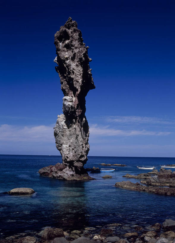 无人,竖图,室外,白天,正面,旅游,度假,海浪,海洋,石头,美景,北海道,日本,亚洲,阴影,光线,石子,影子,景观,浪花,云,云朵,云彩,娱乐,蓝色,白云,蓝天,天空,阳光,自然,海水,天,享受,休闲,景色,放松,晴朗,自然风光,海景,东亚,日本国,北海道地方,北海道岛,大海,风浪,海,海水的波动,近岸浪,石块,岩石,涌浪,晴空,彩图,后志综合振兴局,振兴局,积丹郡,积丹町