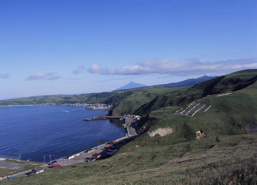 无人,横图,俯视,室外,白天,旅游,度假,草地,草坪,海浪,海洋,石头,美景,山,山脉,植物,北海道,日本,亚洲,阴影,光线,石子,影子,景观,浪花,山峰,云,云朵,山峦,云彩,娱乐,草,蓝色,绿色,白云,蓝天,天空,阳光,自然,海水,群山,天,享受,休闲,景色,放松,晴朗,自然风光,海景,东亚,日本国,北海道地方,北海道岛,大海,风浪,海,海水的波动,近岸浪,石块,岩石,涌浪,晴空,彩图,高角度拍摄,振兴局,礼文岛,礼文郡,礼文町,宗谷综合振兴局