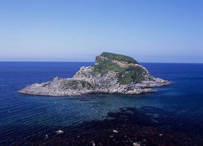 无人,横图,室外,白天,正面,旅游,度假,岛屿,海浪,海洋,石头,美景,植物,北海道,日本,亚洲,阴影,光线,石子,影子,岛,景观,浪花,水平线,辽阔,海平线,娱乐,树,树木,蓝色,绿色,蓝天,天空,阳光,自然,海水,天,享受,休闲,广阔,景色,放松,生长,晴朗,成长,一望无际,自然风光,海景,东亚,万里无云,日本国,北海道地方,北海道岛,无边无际,一马平川,大海,风浪,海,海水的波动,近岸浪,列岛,群岛,石块,岩石,涌浪,诸岛,晴空,晴空万里,彩图,利尻岛,利尻郡,利尻富士町,水天相接,水天一线