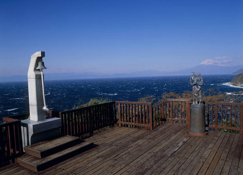 无人,栏杆,横图,室外,白天,正面,旅游,度假,仪器,科技,海浪,海洋,美景,山,山脉,静冈县,日本,亚洲,眺望,阴影,检查,研究,反射,分析,光线,科学,望远镜,影子,景观,浪花,山峰,水平线,围栏,辽阔,海平线,山峦,娱乐,护栏,蓝色,蓝天,天空,阳光,自然,海水,群山,天,观察,享受,休闲,广阔,景色,放松,清晰,探索,放大,晴朗,观看,一望无际,仔细,科研,科学技术,瞭望,聚焦,关注,自然风光,海景,东亚,远视镜,瞭望镜,本州,万里无云,本州岛,日本国,中部地方,静冈,光学,清楚,无边无际,一马平川,伊豆半岛,大海,风浪,海,海水的波动,近岸浪,涌浪,晴空,晴空万里,彩图,伊豆市,恋人岬,水天相接,水天一线,光学仪器,千里镜