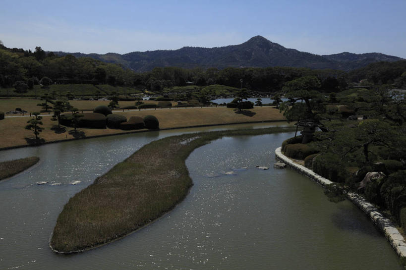 无人,横图,室外,白天,正面,草地,草坪,河流,山,山脉,树林,水,植物,爱媛县,日本,亚洲,阴影,光线,影子,河水,山峰,水流,山峦,草,树,树木,蓝色,绿色,蓝天,天空,阳光,自然,群山,天,生长,晴朗,成长,东亚,万里无云,日本国,爱媛,四国地方,四国,四国岛,晴空,晴空万里,彩图,宇和岛市,宇和岛