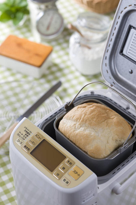 点心,面包,无人,竖图,俯视,室内,特写,白天,仪器,植物,餐桌,桌子,玻璃,金属制品,一把,阴影,反射,金属,布料,电器,粉末,工具,影子,面粉,香料,食品,面点,草药,刀具,粮食,布纹,烤面包机,面包机,饮食,中药,玻璃制品,桌布,食物,糕点,玻璃瓶,餐巾,瓶子,台布,刀,香草,粉,餐台,农产品,罗勒,衡量,家电,紫苏,药材,中草药,计量,台秤,原材料,广口瓶,九层塔,圣约瑟夫草,甜罗勒,兰香,中药材,本草,面包烘烤器,烘培,衡器,粉状,面包刀,秤,餐桌布,彩图,高角度拍摄,烘烤