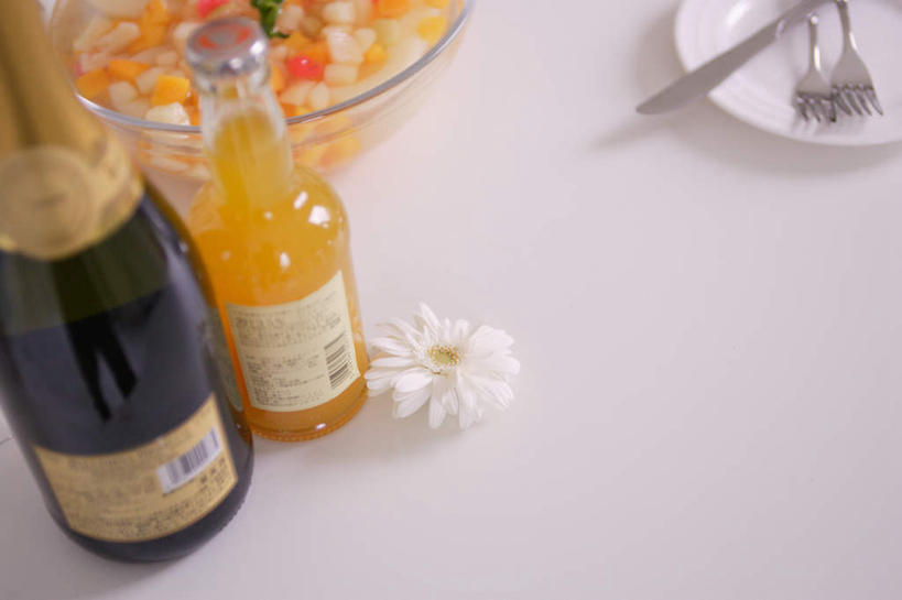 无人,横图,俯视,室内,特写,白天,餐具,水果,盛开,碟子,盘,蔬菜沙拉,沙拉,食品,花蕾,色拉,玻璃制品,花,花瓣,花朵,鲜花,食物,盘子,玻璃瓶,瓶子,碟,花苞,花蕊,有机食品,绿色食品,色拉酱,千岛酱,彩图,高角度拍摄