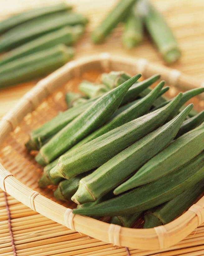 无人,交叉,竖图,俯视,室内,特写,白天,餐桌,桌子,竹子,蔬菜,一排,许多,竹制,新鲜,整齐,编织,篮子,秋葵,食品,很多,食物,排列,竹篮,有机食品,绿色食品,餐台,竹条,交织,竹制品,队列,毛茄,羊角豆,黄秋葵,咖啡黄葵,穿插,彩图,高角度拍摄