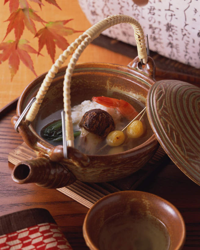 无人,竖图,俯视,室内,特写,白天,烹饪,植物,餐桌,桌子,蔬菜,新鲜,菌菇,蘑菇,虾,日本料理,料理,食品,坚果,松茸,草药,药草,菌类,松蕈,菜肴,美食,中药,食物,日式料理,干果,日式,食用菌,佳肴,有机食品,绿色食品,餐台,药材,中草药,斑节对虾,斑节虾,中药材,本草,大花菌,剥皮菌,菌中之王,山珍,松菇,松菌,松口蘑,裕茂萝,日本对虾,竹节虾,银杏,白果,彩图,高角度拍摄