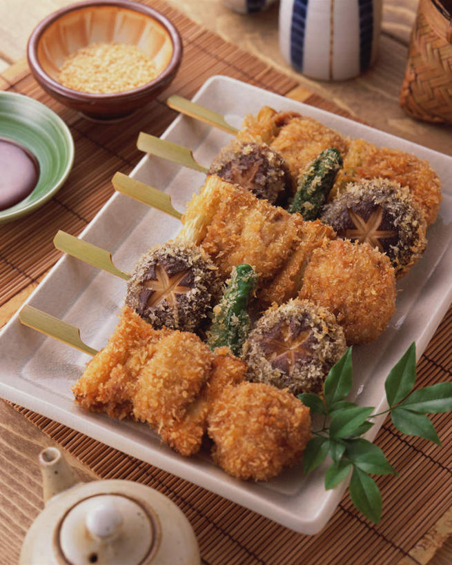 无人,竖图,俯视,室内,特写,白天,烹饪,餐桌,桌子,蔬菜,餐具,阴影,新鲜,光线,碟子,盘,影子,菌菇,香菇,肉,日本料理,料理,食品,菌类,猪肉,菜肴,美食,肉类,食物,盘子,碟,日式料理,日式,食用菌,佳肴,有机食品,绿色食品,餐台,木棍,肉食,豚肉,彩图,高角度拍摄