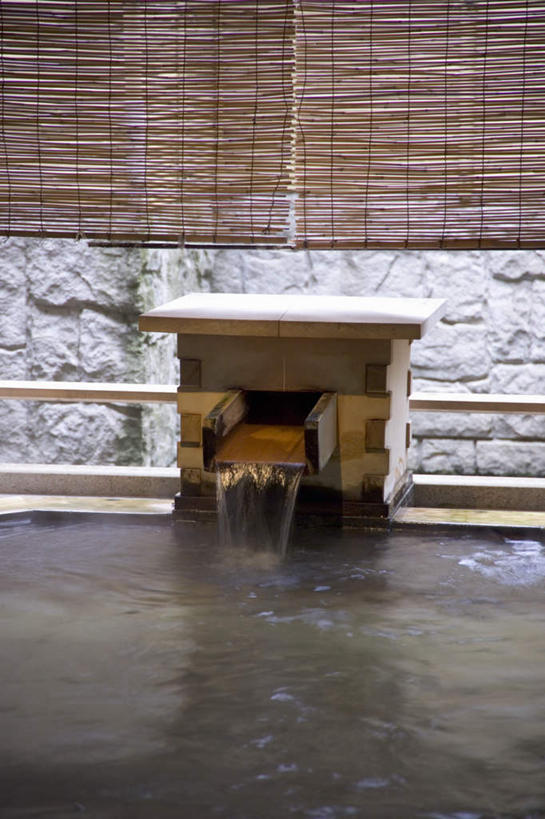 无人,栏杆,竖图,室外,白天,正面,温泉,雾,静物,沸腾,蒸汽,墙,围栏,水蒸气,雾气,护栏,墙壁,墙面,温暖,泉水,温和,气体,蒸发,地热,彩图