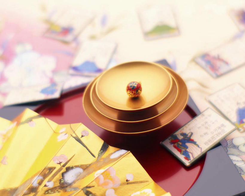 无人,坐,盘腿,横图,俯视,室内,特写,白天,一堆,堆叠,堆积,扇子,折扇,纸扇,陶瓷,陶瓷制品,清凉,凉爽,文化,容器,碗,摄影,影棚,储藏,堆,储存,撒扇,盘腿而坐,盘膝,盘着腿的,盘着腿坐,双腿交叉,坐着,彩图,高角度拍摄,影棚拍摄,拍摄,贮存,传统文化