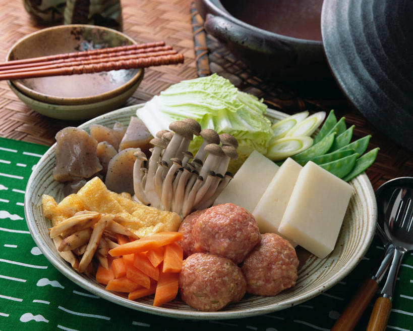 海鲜,无人,横图,俯视,室内,特写,白天,烹饪,桌面,桌子,萝卜,胡萝卜,蔬菜,贝壳,餐具,新鲜,碟子,盘,菌菇,日本料理,料理,食品,菌类,水产,平菇,菜肴,美食,食物,盘子,碟,日式料理,日式,食用菌,摄影,佳肴,有机食品,绿色食品,影棚,海产品,蚌,姬菇,糙皮侧耳,侧耳,黑牡丹菇,巨蚌,巨蛤,贝类外壳,软体动物外壳,红萝卜,甘荀,彩图,高角度拍摄,影棚拍摄,拍摄