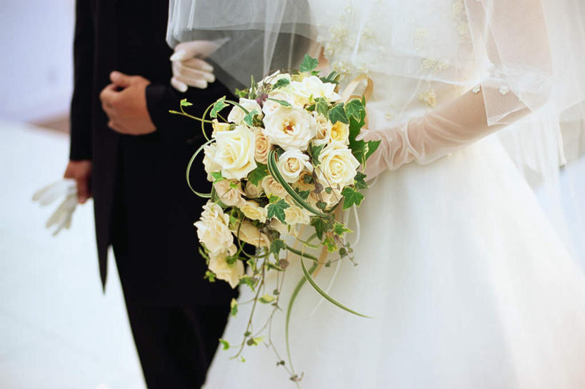 东方人,两个人,新娘,新郎,站,握手,横图,室内,白天,正面,婚纱,婚礼,快乐,亚洲,庆祝,盛开,捧花,手捧花,结婚,拿,花蕾,拿着,黄种人,花,花瓣,花朵,鲜花,花束,花苞,花蕊,站着,喜庆,纪念,婚礼捧花,男人,男性,年轻男性,年轻女性,女人,女性,亚洲人,搀手,拉手,手拉手,手握手,半身,彩图,婚礼服,礼服,高兴