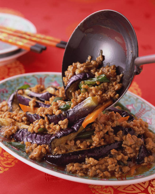 无人,竖图,俯视,室内,特写,白天,烹饪,中餐,筷子,茄子,餐具,碟子,盘,肉,料理,食品,文化,传统,肉末,猪肉,菜肴,美食,肉类,食物,盘子,碟,中式,摄影,佳肴,影棚,礼节,礼仪,肉食,豚肉,肉末茄子,进餐用具,落苏,酪酥,昆仑瓜,矮瓜,彩图,高角度拍摄,影棚拍摄,拍摄