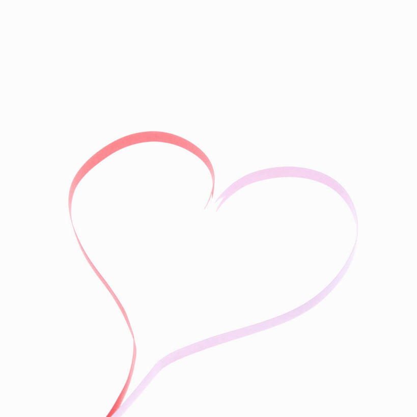 无人,方图,俯视,室内,特写,白天,白色背景,爱情,爱心,丝绸,丝带,粉红色,缎带,浪漫,绸带,红色,彩带,温暖,温馨,心形,恩爱,摄影,影棚,和睦,心型,彩图,高角度拍摄,影棚拍摄,拍摄,融洽