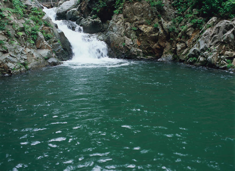 无人,横图,室外,白天,正面,旅游,度假,石头,美景,瀑布,水,日本,亚洲,飞溅,溅,石子,液体,景观,娱乐,自然,享受,休闲,景色,放松,喷洒,自然风光,东亚,本州,本州岛,日本国,青森,青森县,东北地方,白神山地,跌水,石块,岩石,彩图