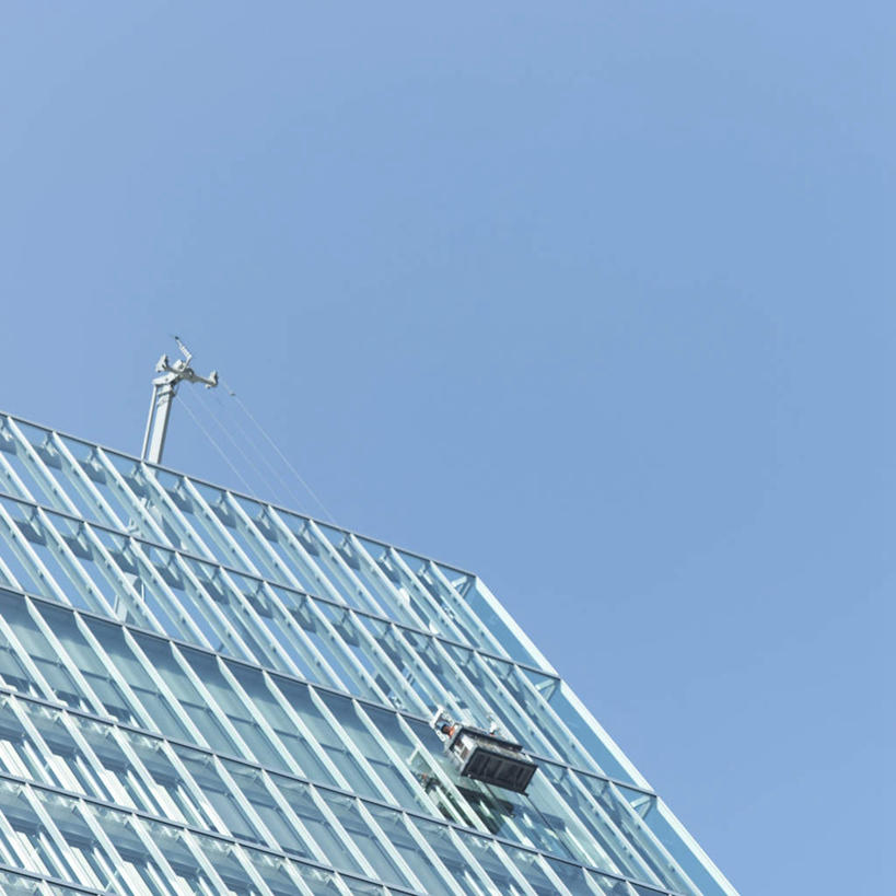 无人,清洁工,高楼大厦,方图,室外,白天,仰视,度假,美景,城市风光,城市,大厦,建筑,摩天大楼,景观,娱乐,蓝色,蓝天,天空,天,享受,休闲,景色,放松,升降梯,晴朗,清洁员,万里无云,清洁人员,清洁工人,晴空,晴空万里,彩图,低角度拍摄,大楼,高层建筑,高楼,摩天楼