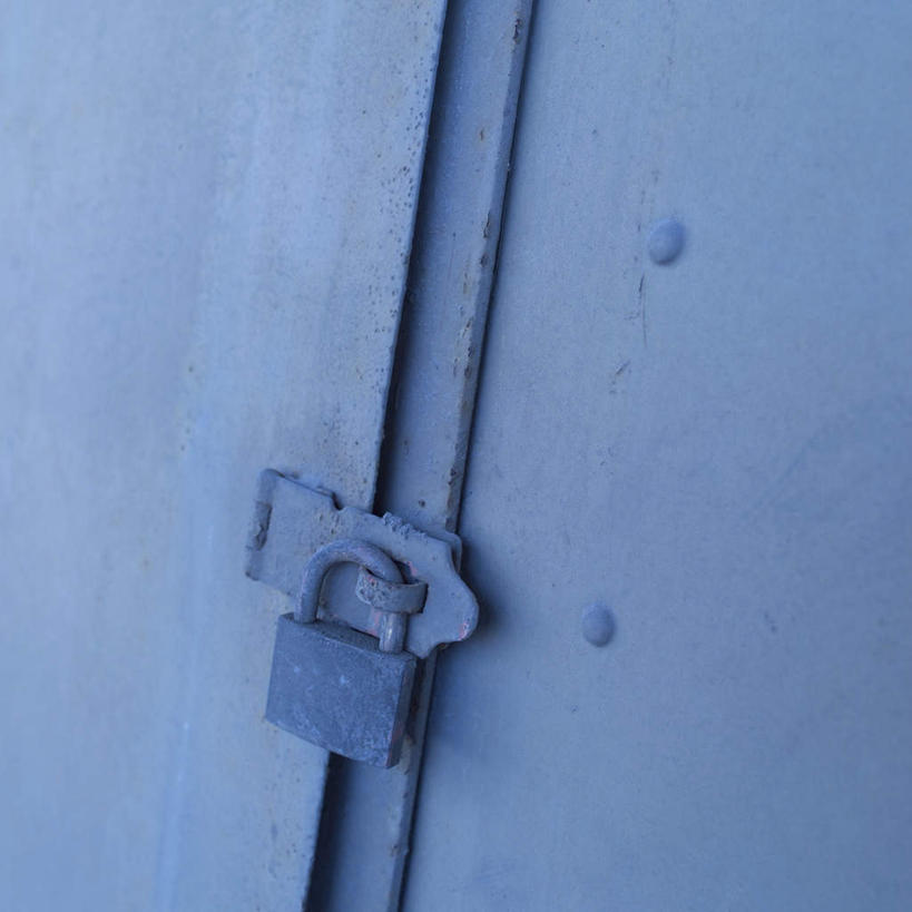 无人,家,方图,俯视,室外,白天,安全,门,金属,房屋,屋子,防护,楼房,住宅,锁,保护,挂锁,保险,私密,保全,周全,安稳,安定,防盗,平安,彩图,高角度拍摄,房子