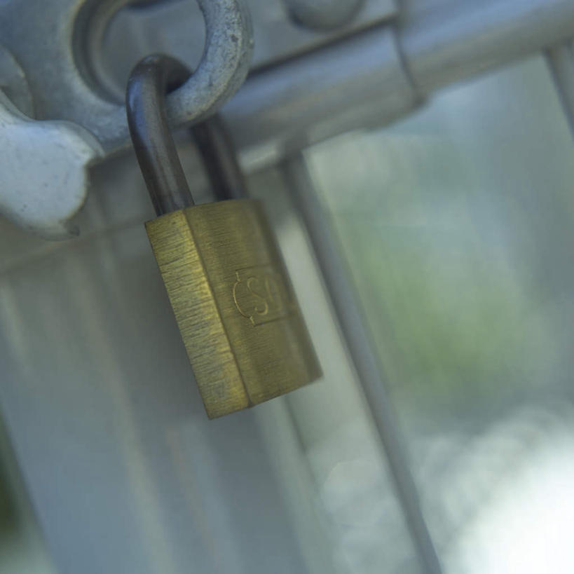 无人,方图,室外,特写,白天,正面,安全,一把,朦胧,模糊,金属,防护,锁,金色,保护,挂锁,保险,私密,保全,周全,安稳,安定,防盗,平安,彩图