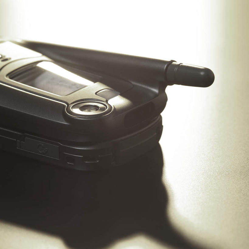 无人,打电话,方图,俯视,室内,特写,白天,静物,电话,手机,阴影,反射,影子,折叠,通讯设备,一个,摄影,影棚,单个,交流,沟通,通话,彩图,高角度拍摄,影棚拍摄,拍摄