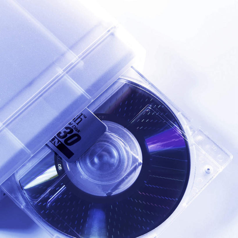 无人,方图,俯视,室内,特写,白天,白色背景,数据,静物,信息,标志,光盘,文字,字符,字母,光碟,存储介质,标识,盒子,一个,摄影,影棚,单个,碟片,光驱,存储,塑料盒,光盘驱动器,彩图,高角度拍摄,影棚拍摄,拍摄