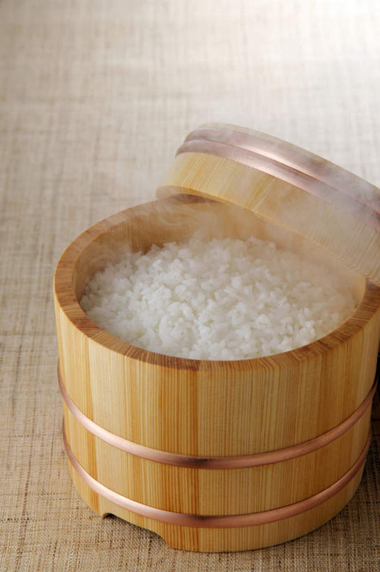 米饭,无人,竖图,俯视,室内,特写,白天,烹饪,蒸汽,木桶,桶,日本料理,料理,食品,饭,菜肴,美食,食物,一个,容器,日式料理,日式,摄影,佳肴,影棚,单个,储藏,白米饭,五谷,储存,彩图,高角度拍摄,影棚拍摄,拍摄,贮存