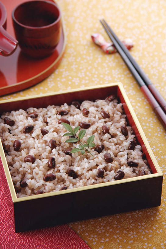 米饭,无人,竖图,俯视,室内,特写,白天,烹饪,筷子,豆,杯子,餐具,日本料理,料理,食品,餐盒,筷架,文化,传统,菜肴,美食,盒子,食物,一个,盘子,日式料理,香草,日式,糙米,摄影,佳肴,影棚,单个,礼节,大麦,礼仪,进餐用具,彩图,高角度拍摄,影棚拍摄,拍摄