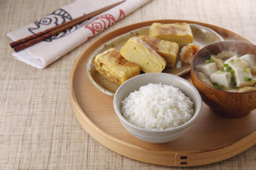 米饭,豆腐,无人,横图,俯视,室内,特写,白天,烹饪,筷子,蔬菜,餐具,托盘,碟子,盘,葱,青葱,蛋,日本料理,料理,食品,蛋卷,饭,餐盘,文化,传统,菜肴,美食,食物,一个,盘子,碟,碗,日式料理,日式,摄影,佳肴,影棚,餐布,单个,礼节,五谷,礼仪,味噌汤,进餐用具,彩图,高角度拍摄,影棚拍摄,拍摄