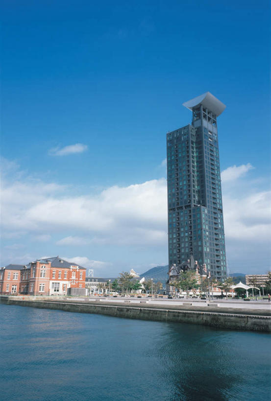 无人,竖图,室外,白天,仰视,旅游,度假,河流,美景,名胜古迹,水,城市风光,标志建筑,城市,地标,建筑,福冈县,日本,亚洲,遗迹,河水,景观,水流,云,云朵,云彩,古迹,文物,娱乐,建设,古建筑,蓝色,白云,蓝天,天空,天,享受,休闲,旅游胜地,景色,放松,观测台,晴朗,古文明,东亚,福冈,日本国,九州本岛,九州,九州岛,九州地方,北九州市,晴空,彩图,低角度拍摄