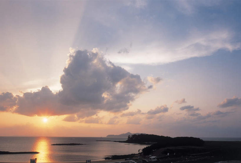 无人,横图,室外,白天,正面,海浪,海洋,礁石,石头,日落,植物,汽车,日本,亚洲,石子,浪花,水平线,晚霞,霞光,云,云朵,辽阔,海平线,云彩,车,树,树木,蓝色,绿色,白云,蓝天,天空,自然,海水,黄昏,交通工具,轿车,天,广阔,彩霞,生长,晴朗,成长,一望无际,海景,东亚,日本国,九州本岛,九州,九州岛,佐贺,佐贺县,九州地方,无边无际,一马平川,大海,风浪,海,海水的波动,礁,近岸浪,石块,岩石,涌浪,晴空,夕阳,彩图,水天相接,水天一线