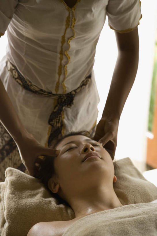 东方人,手,两个人,按摩师,躺,闭眼,竖图,室内,白天,正面,按摩,美容,房间,门,亚洲,护肤,黄种人,毛巾,两只,保养,享受,休闲,放松,遮,SPA水疗,保健,温泉浴场,遮挡,遮盖,养颜,指压,按摩床,遮蔽,卧着,年轻女性,女人,女性,亚洲人,技师,矿泉疗养地,闭眼睛,闭着眼,闭着眼睛,躺着,卧,半身,彩图,水疗,推拿